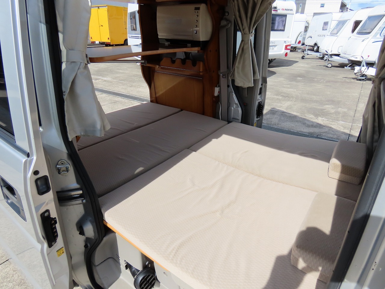 キャンピングカー軽キャンパー