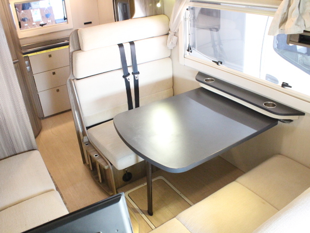 キャンピングカーキャブコン