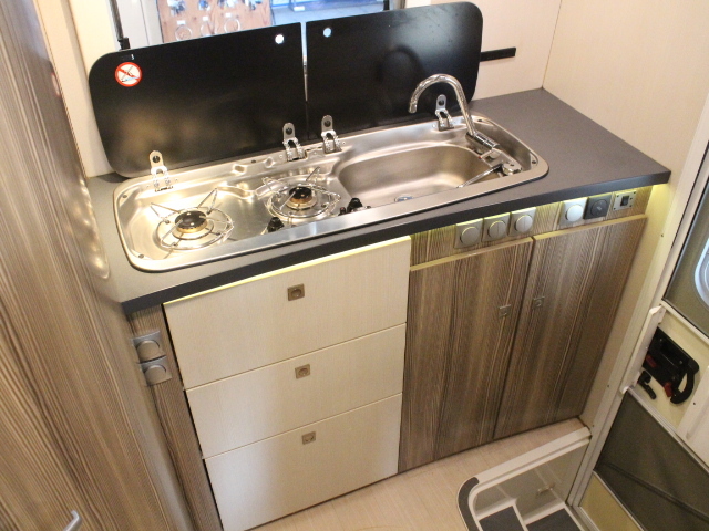 キャンピングカーキャブコン