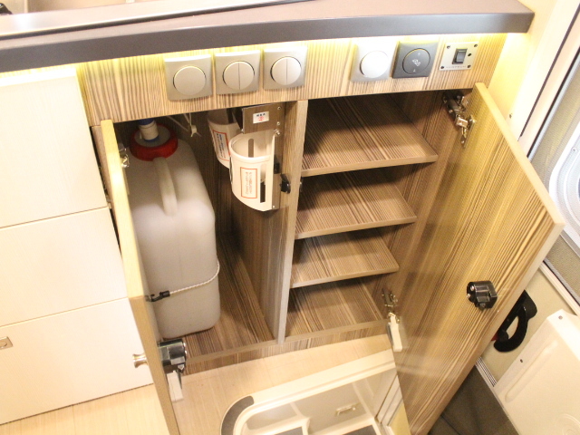 キャンピングカーキャブコン