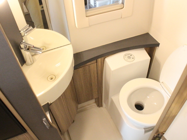 キャンピングカーキャブコン