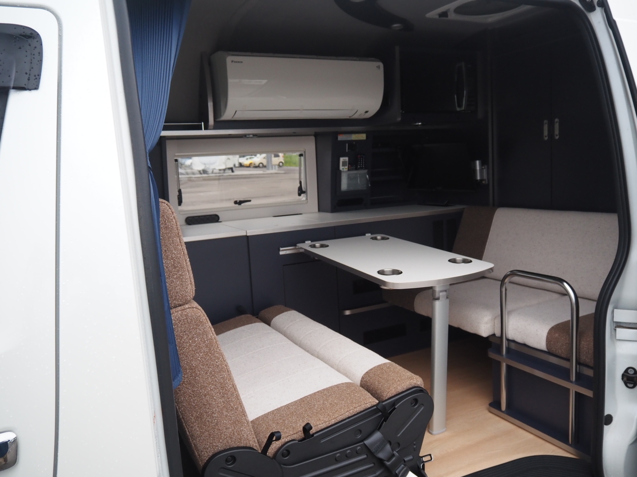 キャンピングカーバンコン