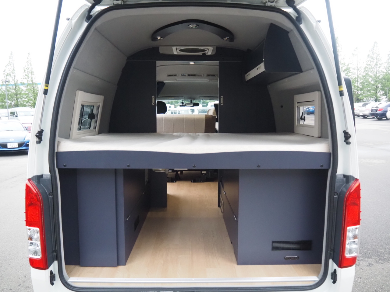 キャンピングカーバンコン