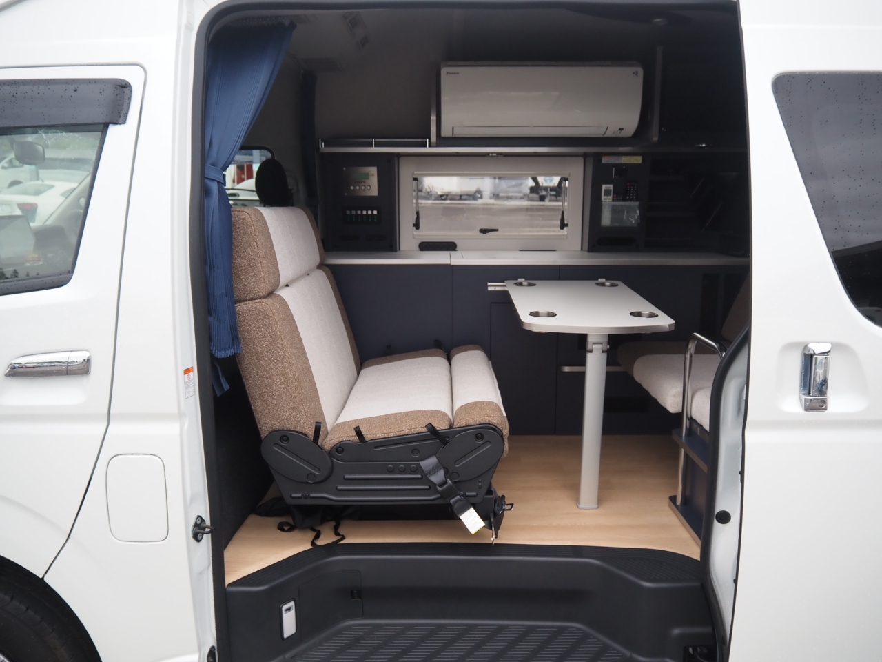 キャンピングカーバンコン