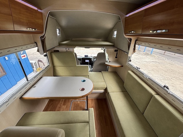 キャンピングカーキャブコン