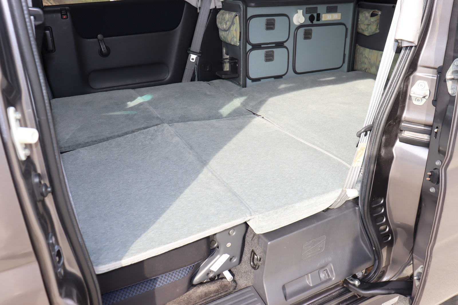 キャンピングカー軽キャンパー