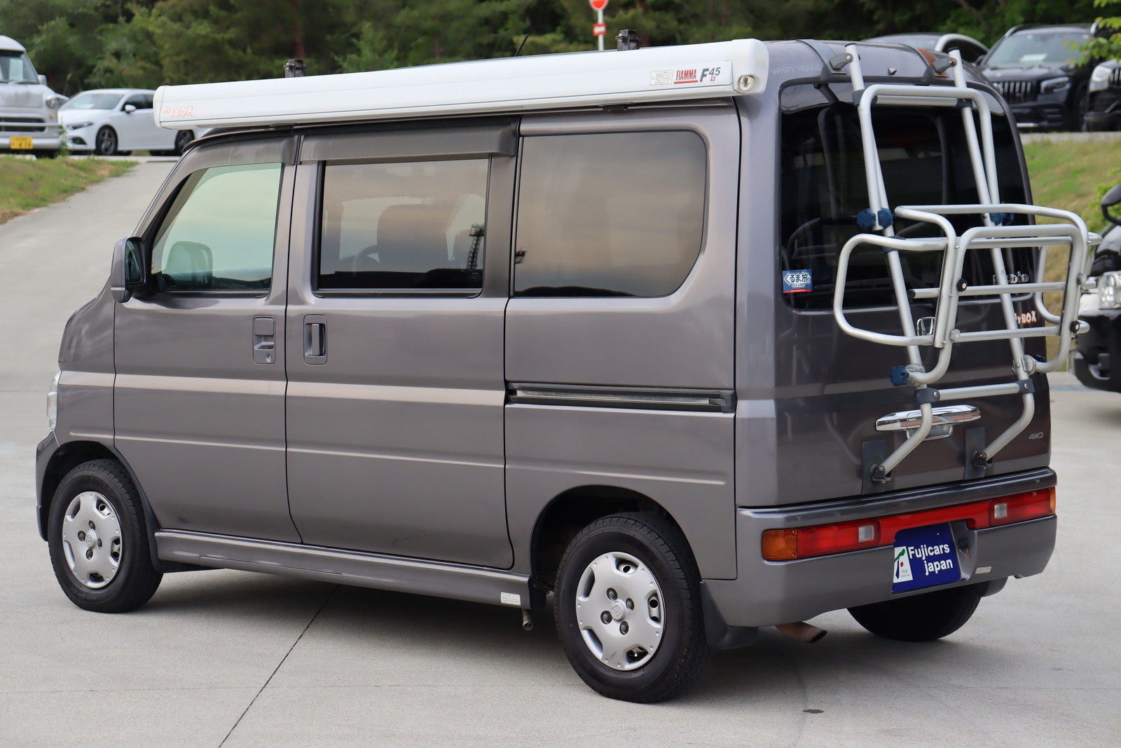 キャンピングカー軽キャンパー