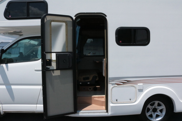 キャンピングカーキャブコン