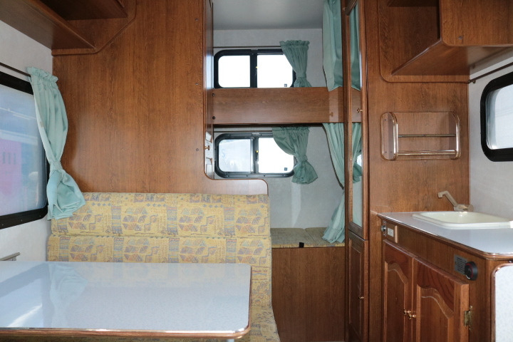 キャンピングカーキャブコン