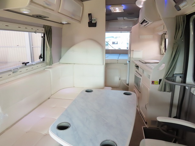 キャンピングカーバスコン