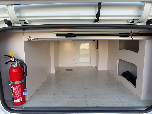 キャンピングカーバスコン