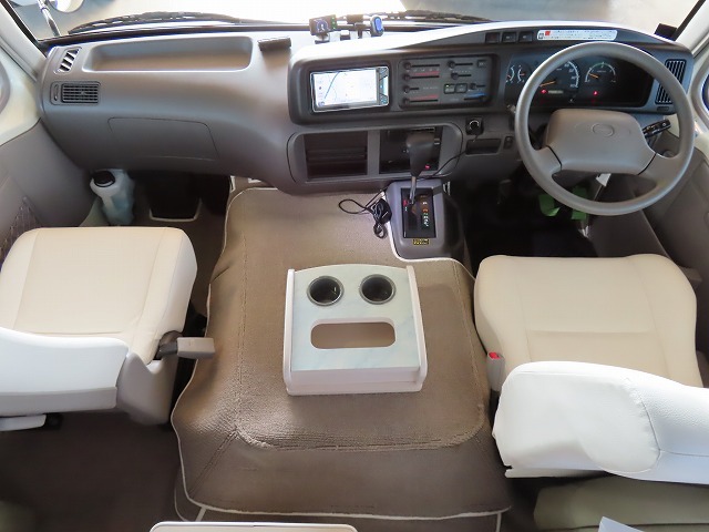 キャンピングカーバスコン