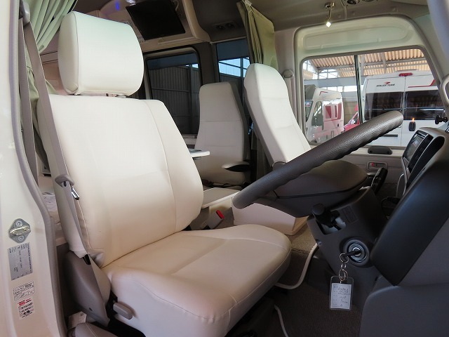 キャンピングカーバスコン