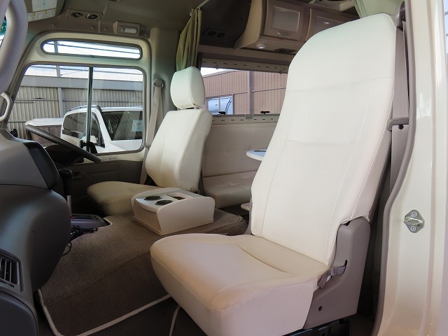 キャンピングカーバスコン