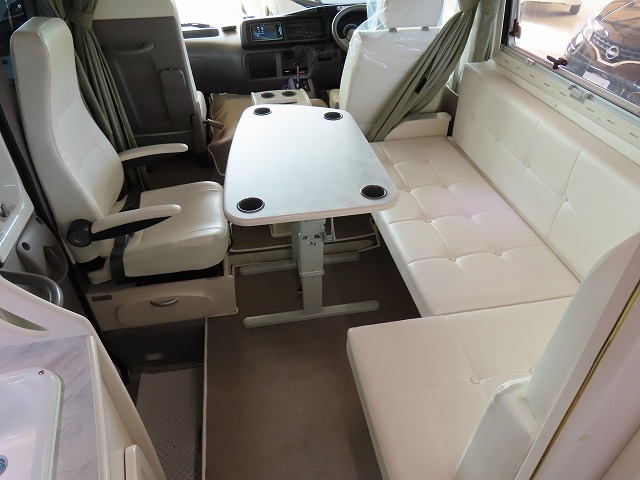 キャンピングカーバスコン