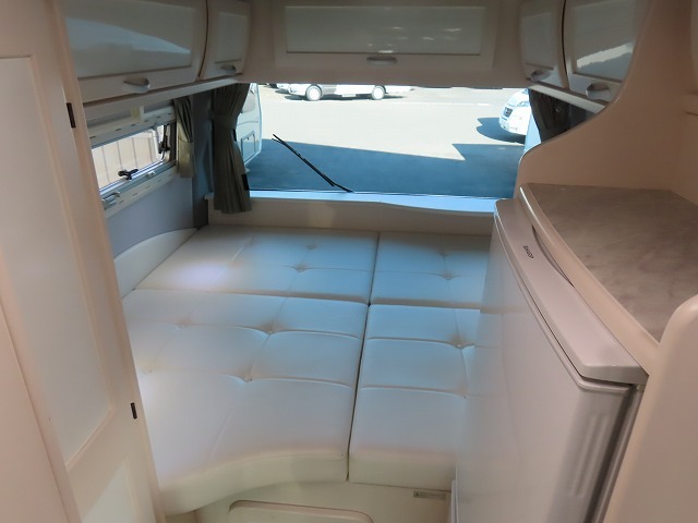 キャンピングカーバスコン