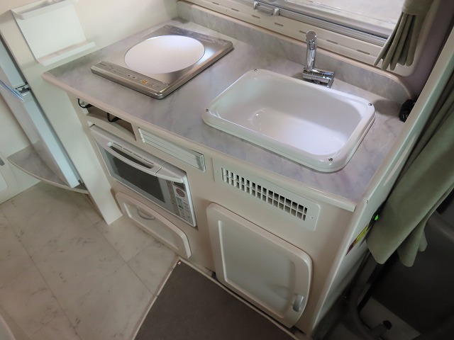 キャンピングカーバスコン