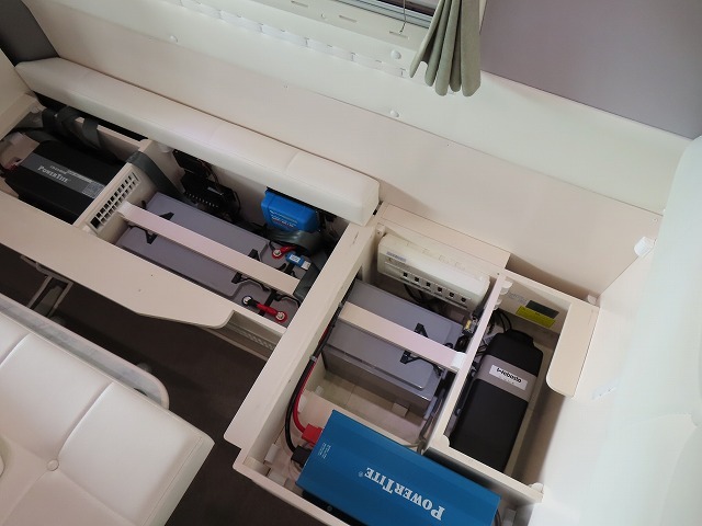 キャンピングカーバスコン