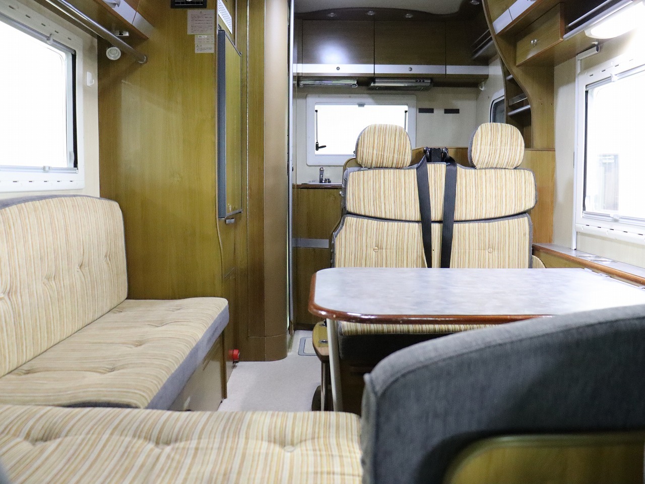 キャンピングカーキャブコン