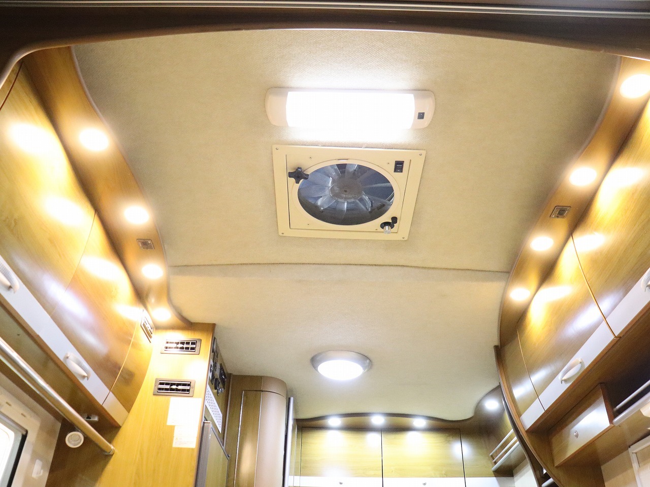 キャンピングカーキャブコン