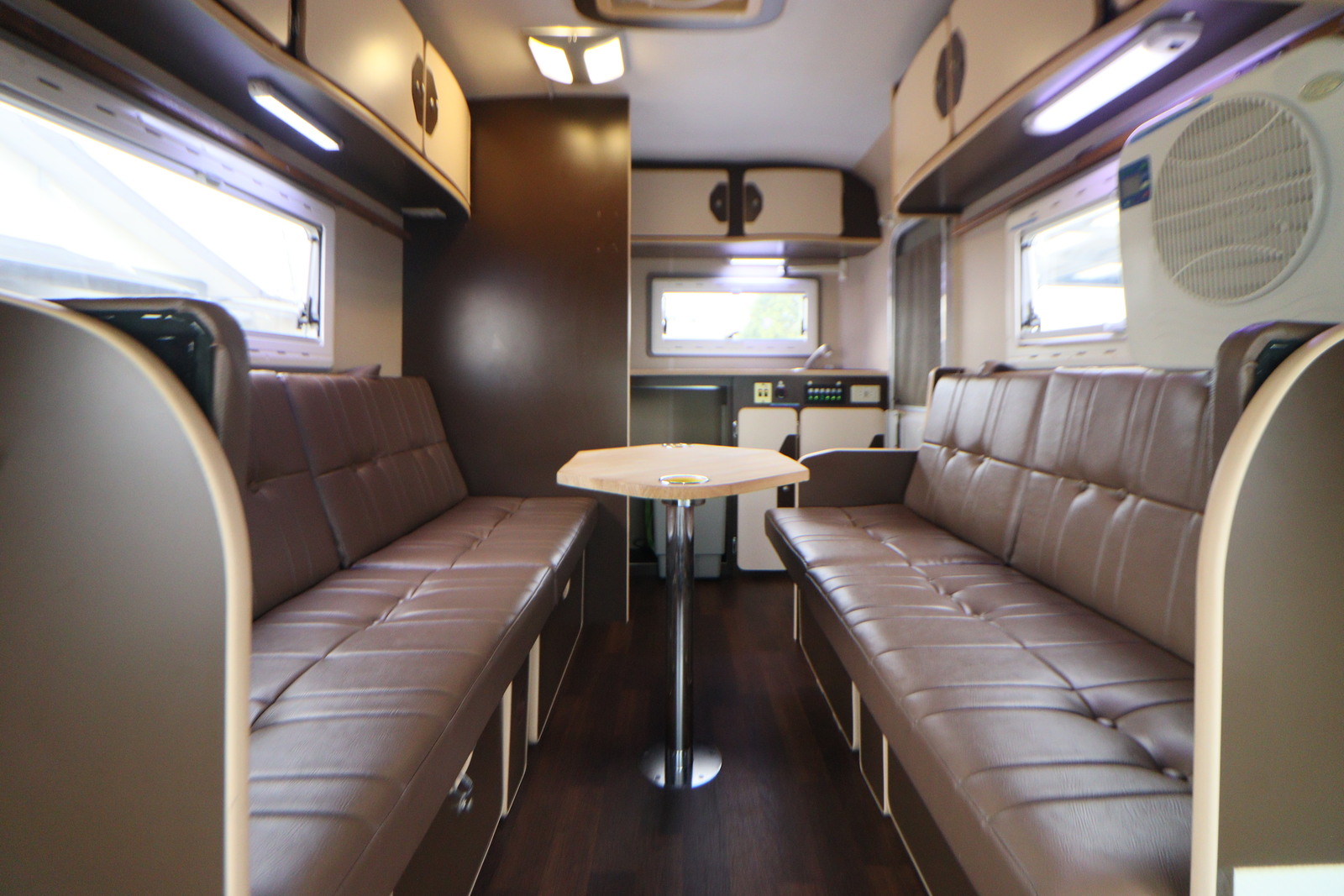 キャンピングカーキャブコン