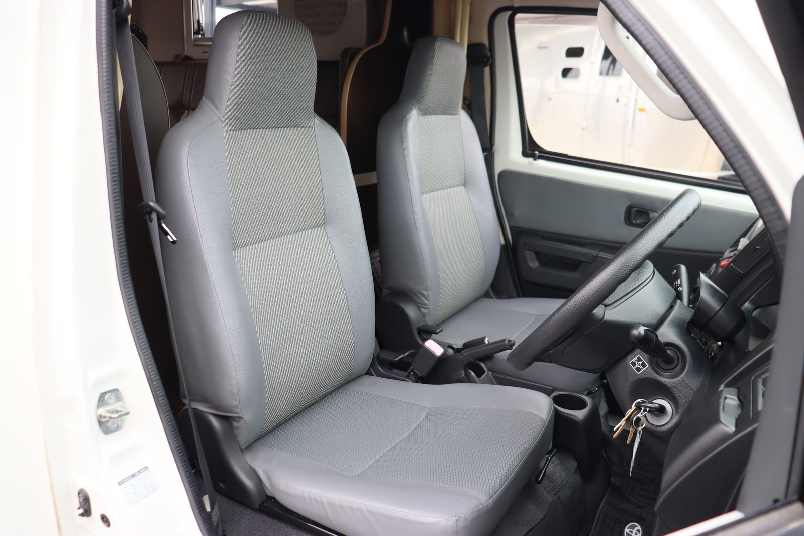 キャンピングカーキャブコン