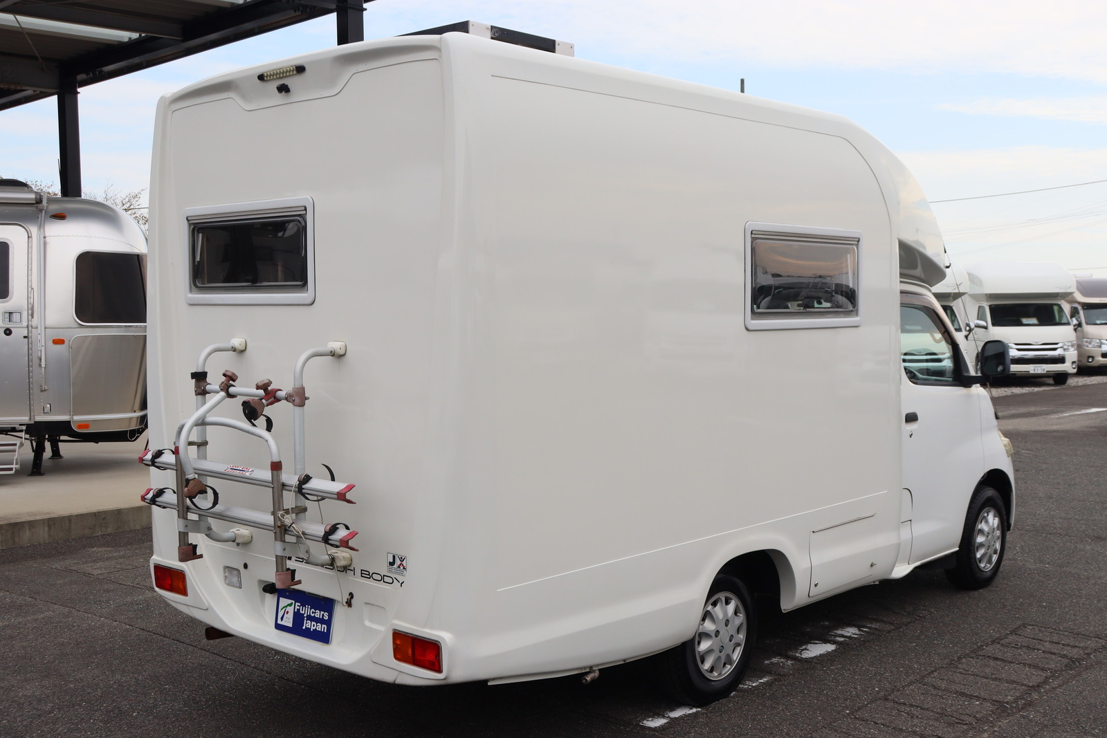 キャンピングカーキャブコン