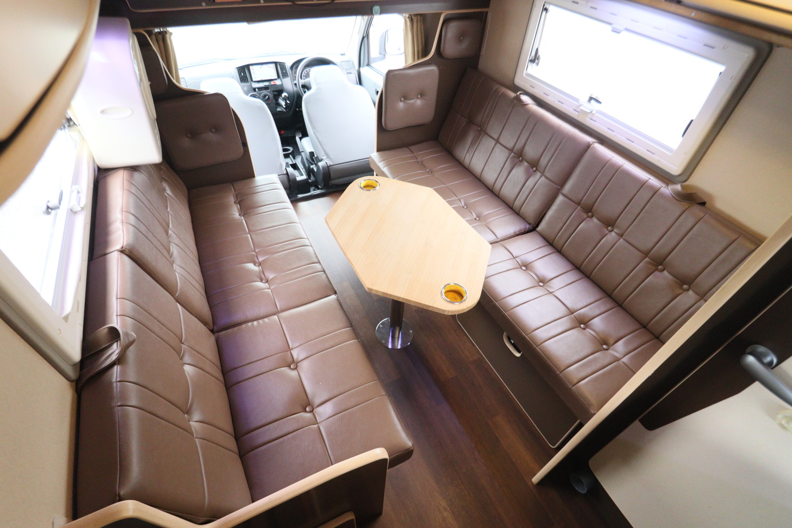 キャンピングカーキャブコン