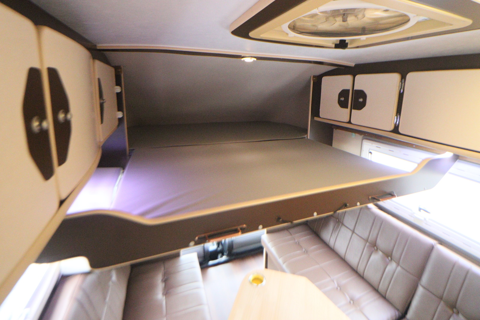 キャンピングカーキャブコン