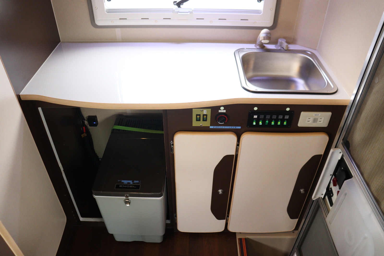 キャンピングカーキャブコン