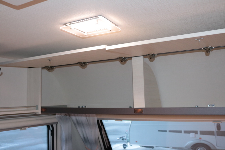 キャンピングカートレーラー