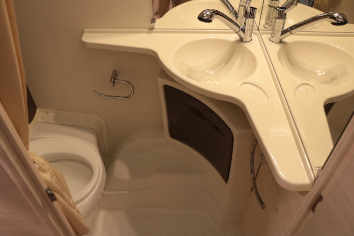 キャンピングカートレーラー