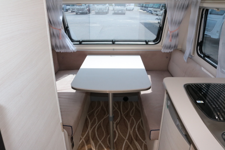 キャンピングカートレーラー