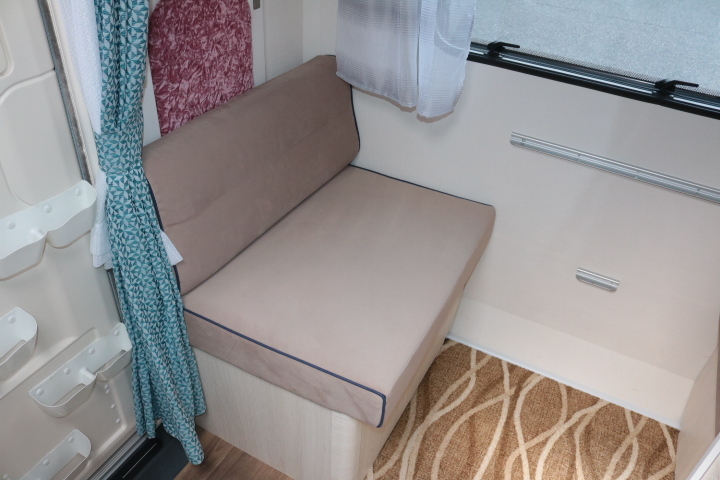 キャンピングカートレーラー