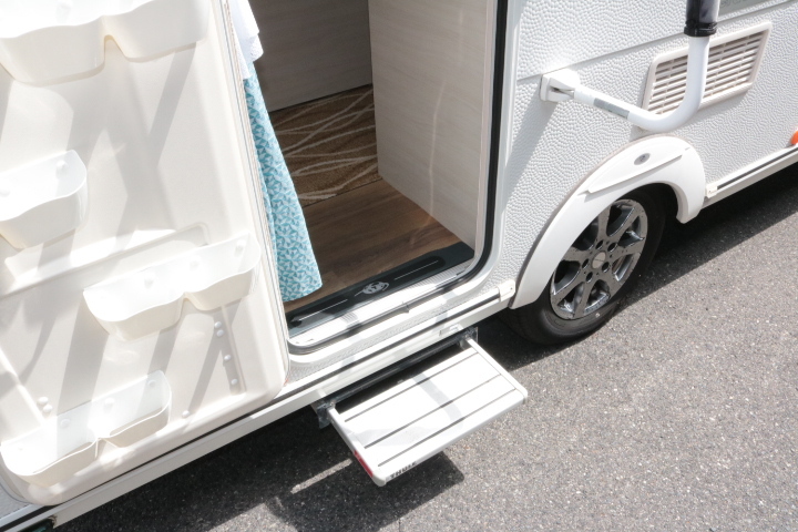 キャンピングカートレーラー