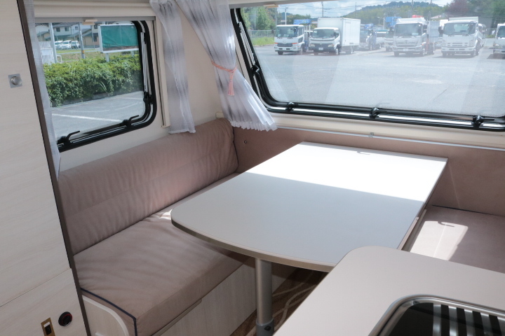 キャンピングカートレーラー