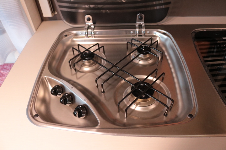 キャンピングカートレーラー