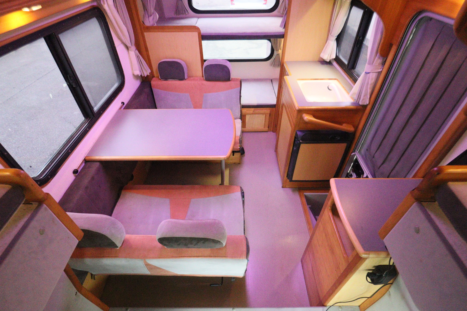 キャンピングカーキャブコン