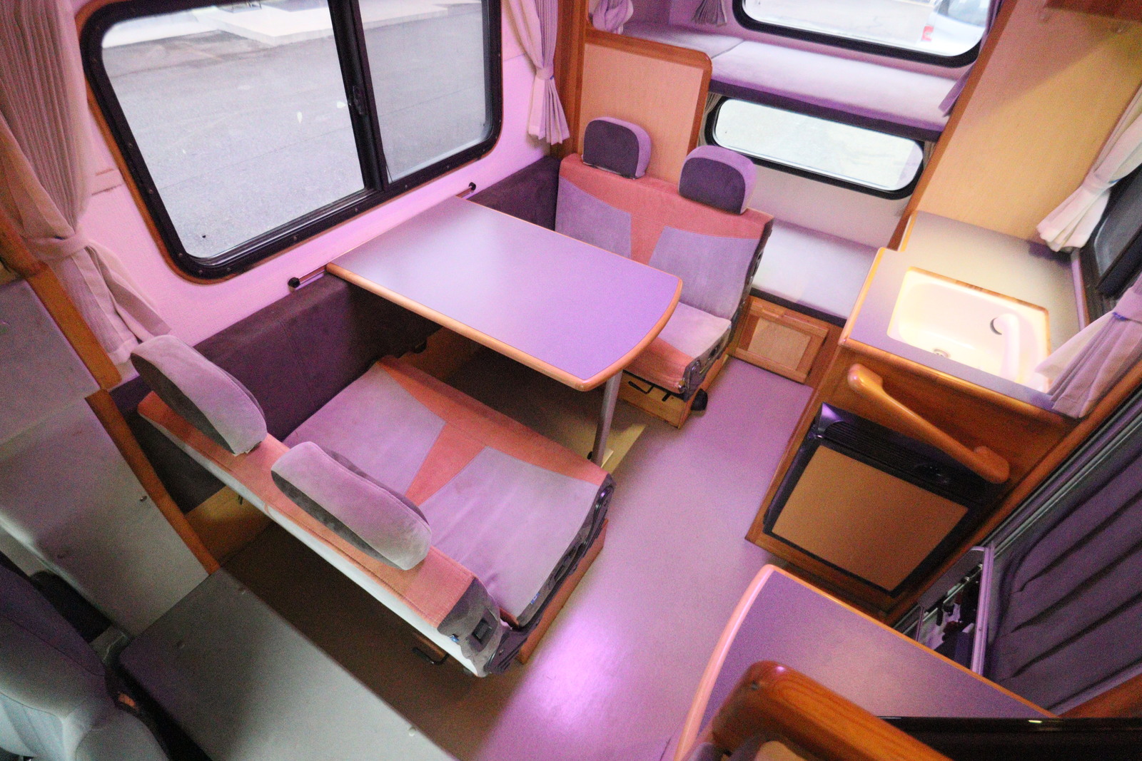 キャンピングカーキャブコン