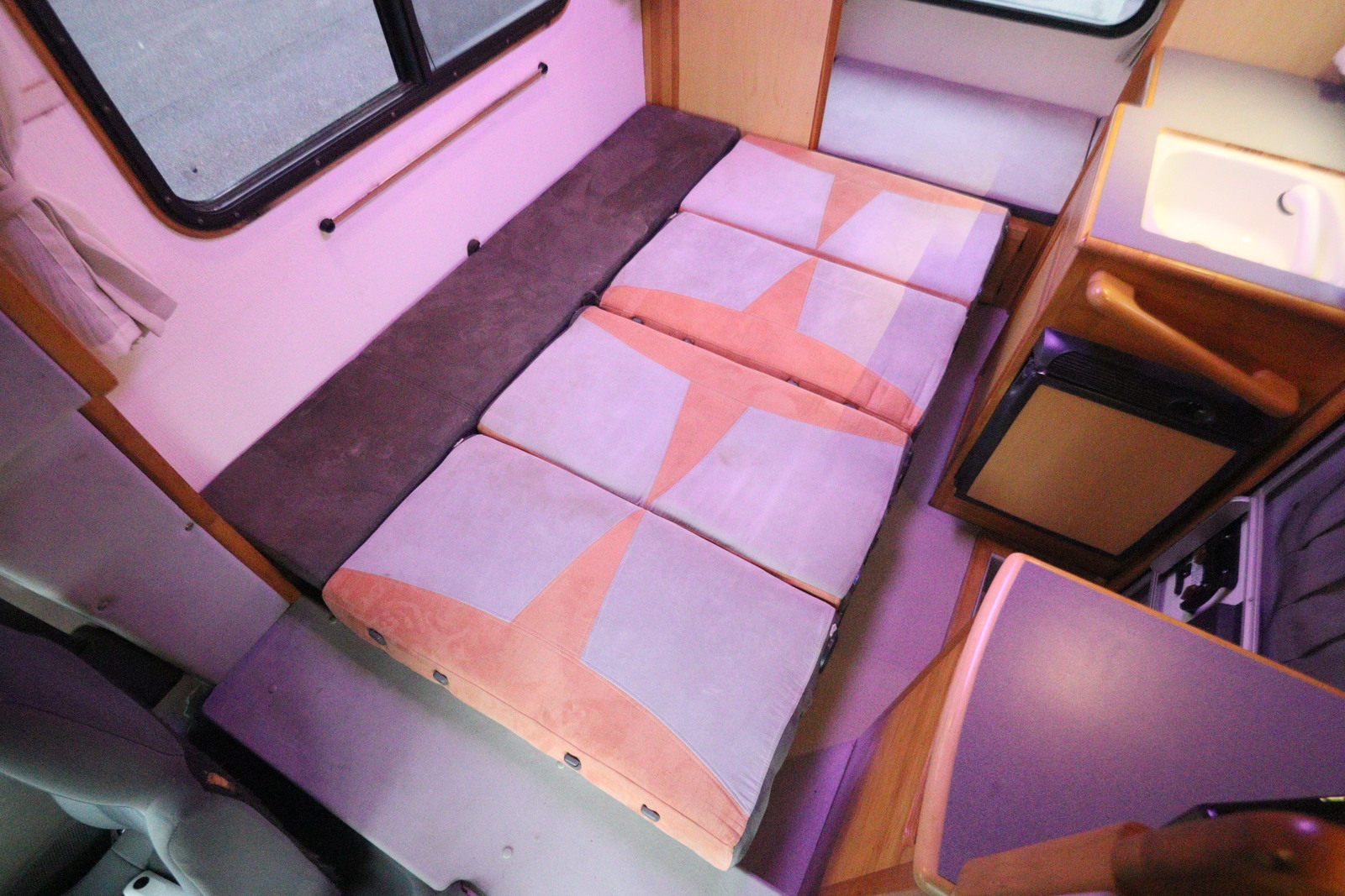 キャンピングカーキャブコン