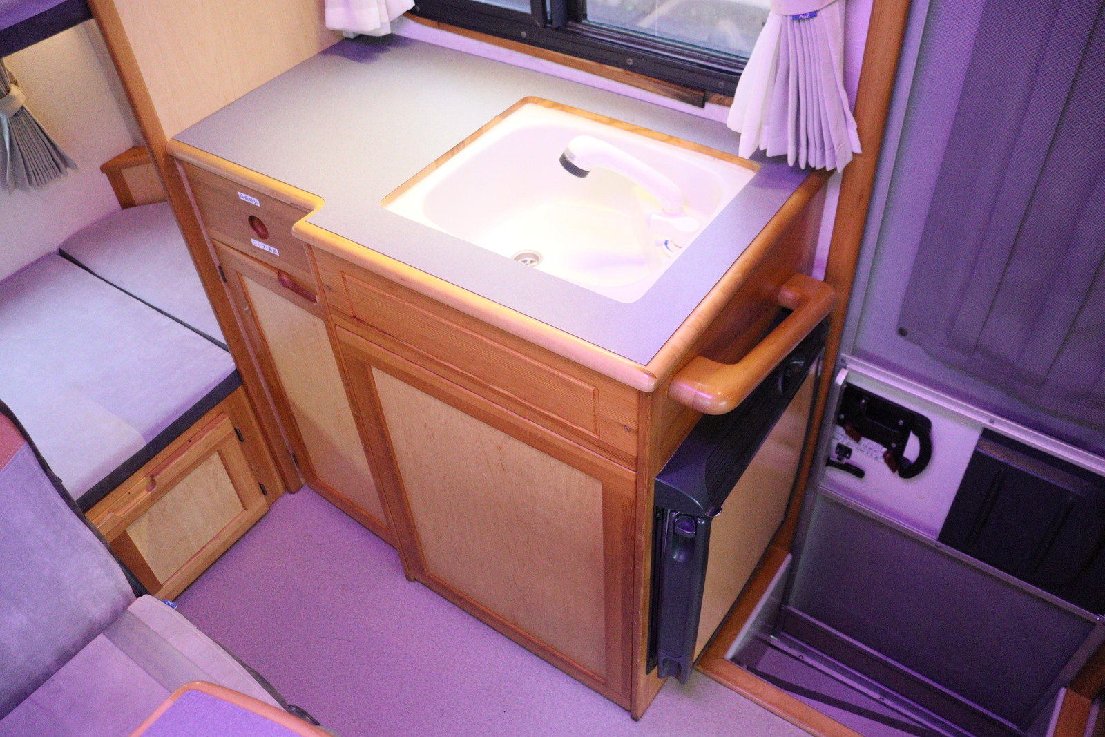 キャンピングカーキャブコン