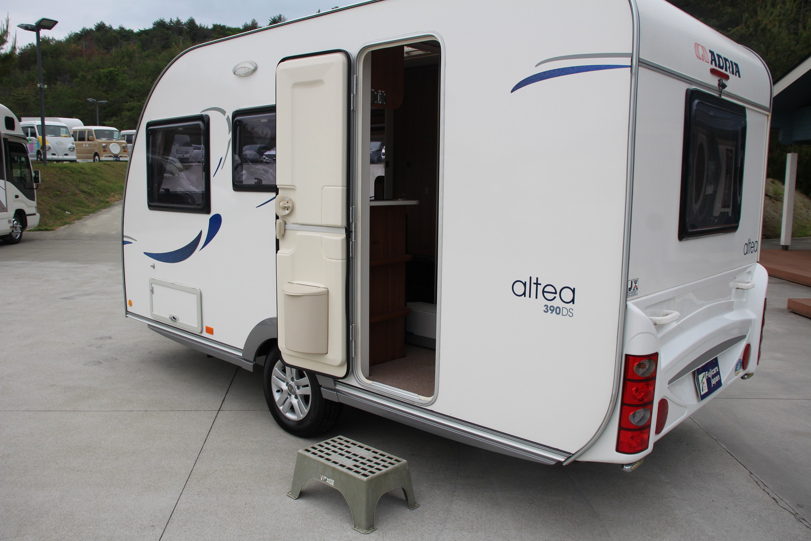 キャンピングカートレーラー