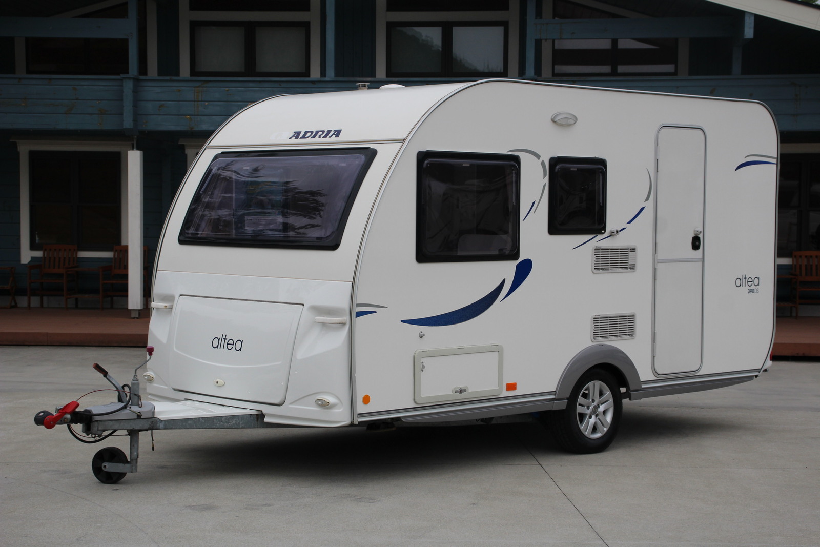 キャンピングカートレーラー