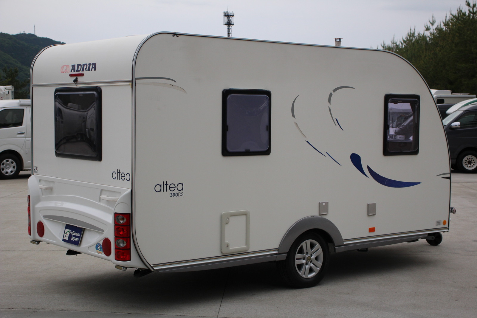 キャンピングカートレーラー