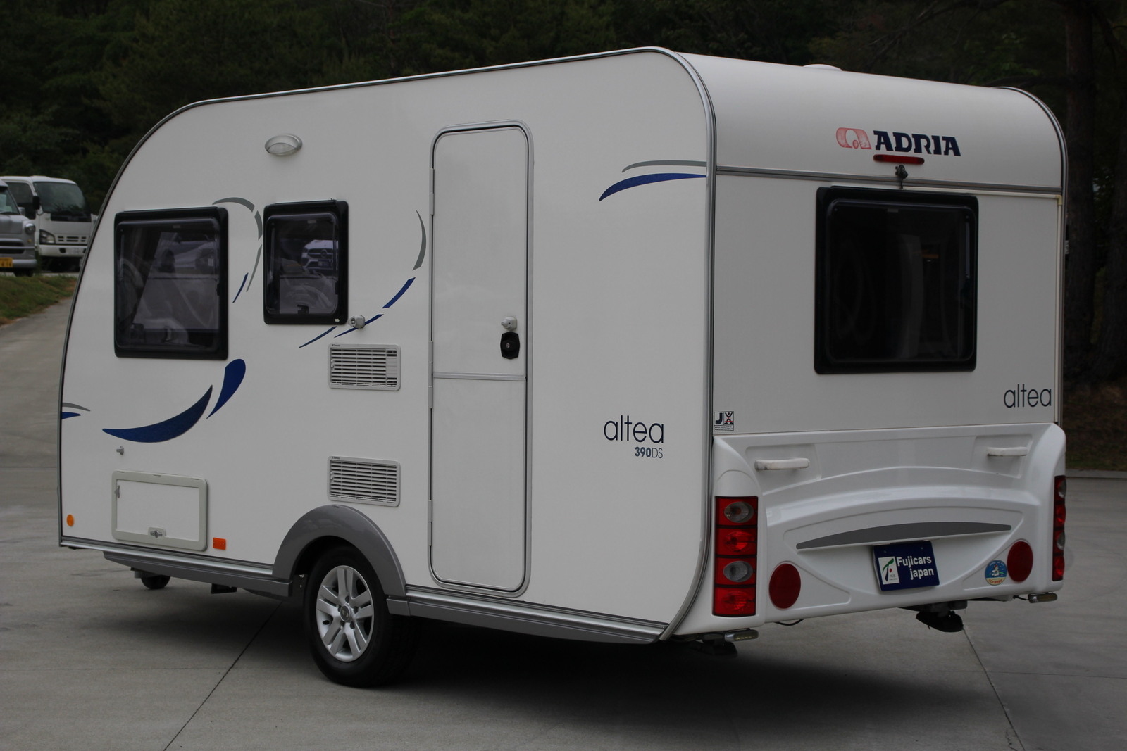 キャンピングカートレーラー