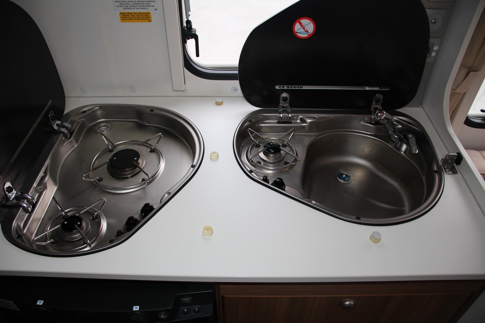 キャンピングカートレーラー