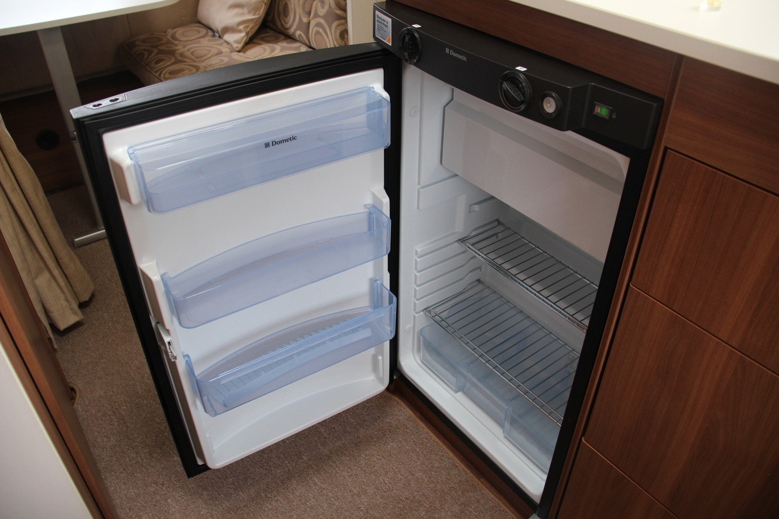 キャンピングカートレーラー