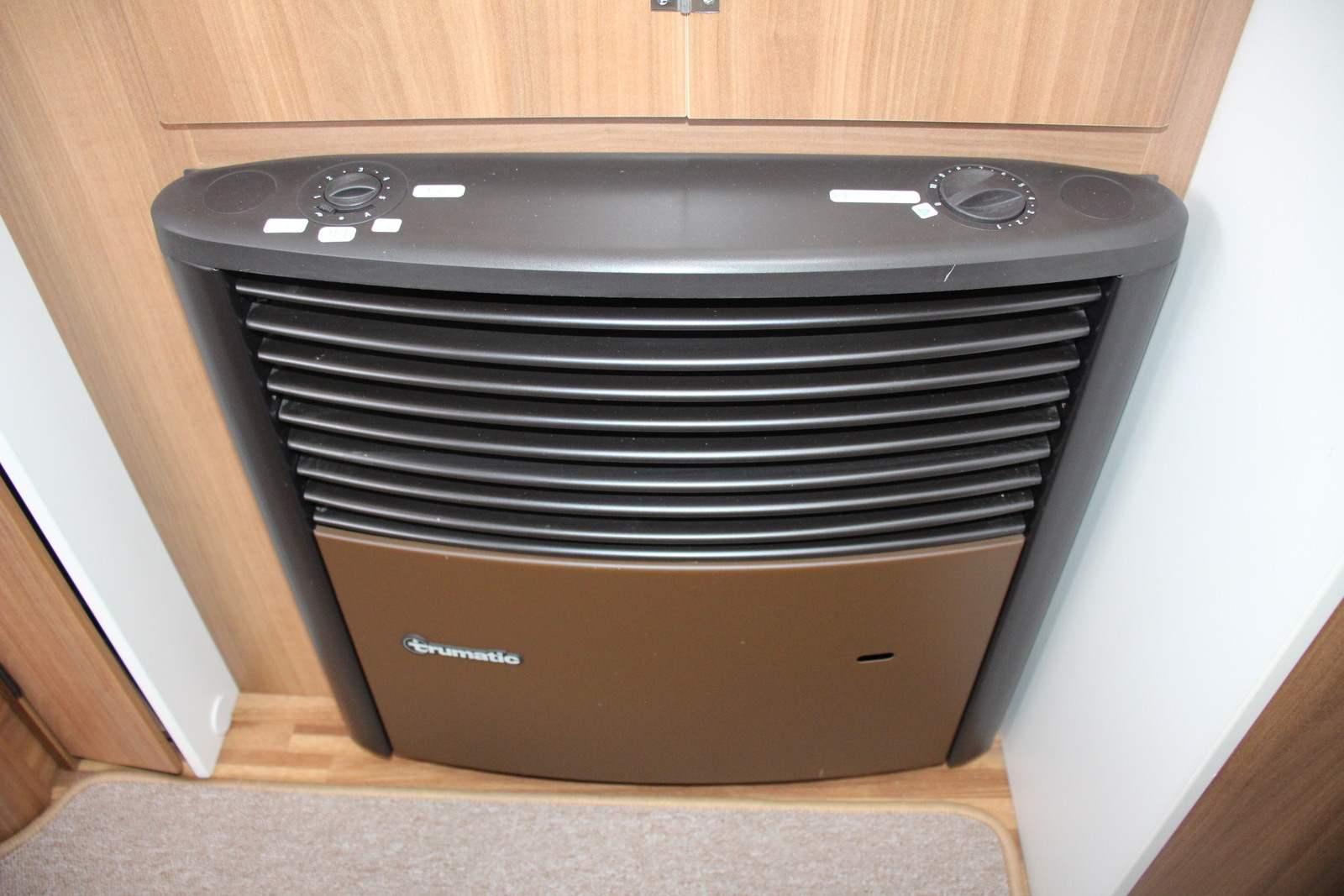 キャンピングカートレーラー