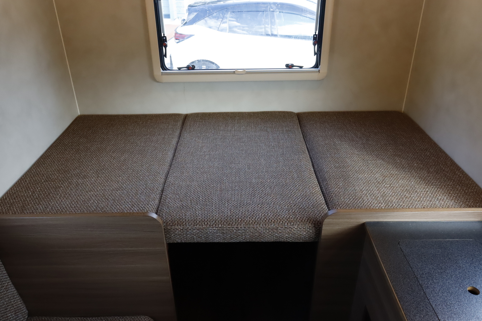 キャンピングカートレーラー