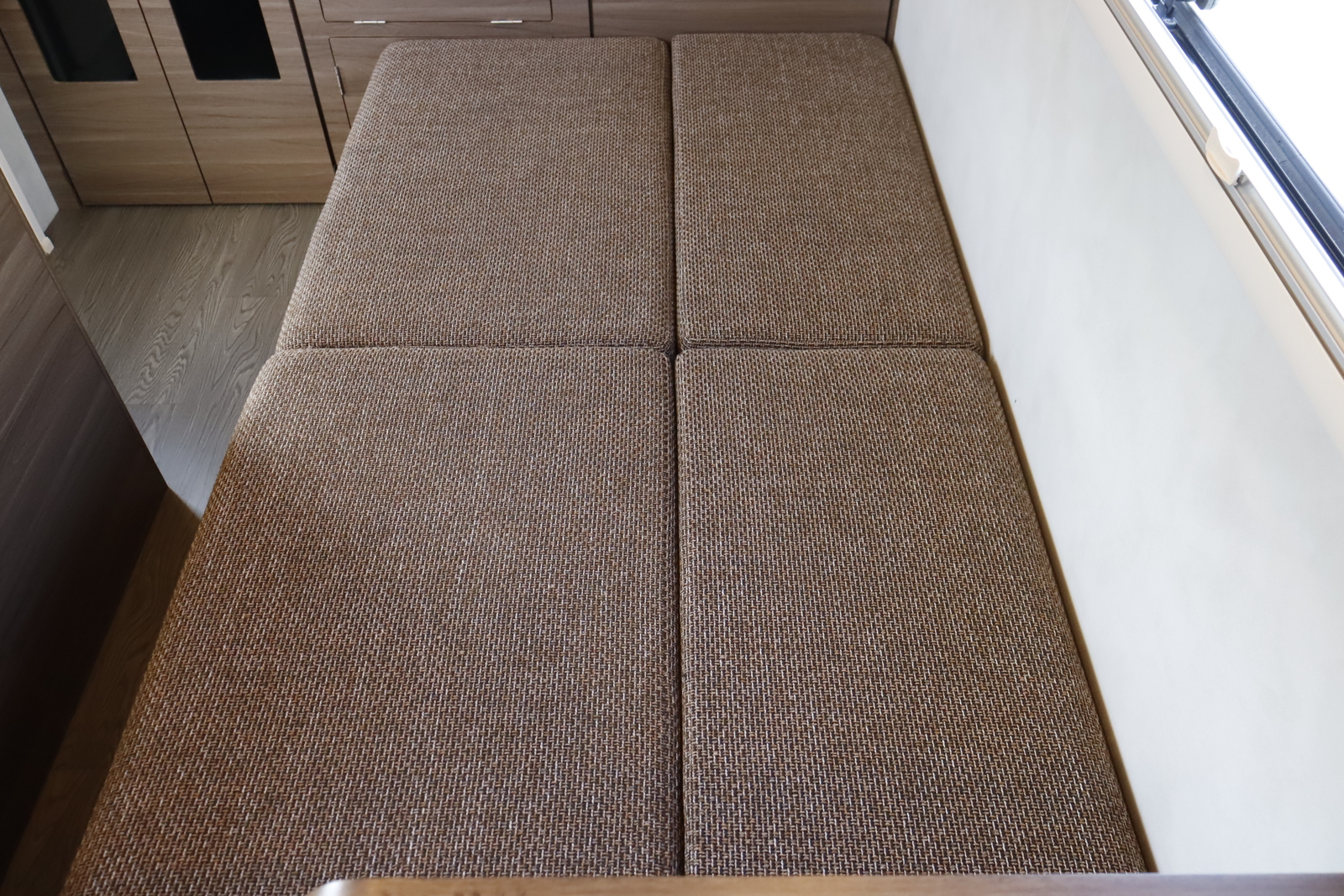 キャンピングカートレーラー